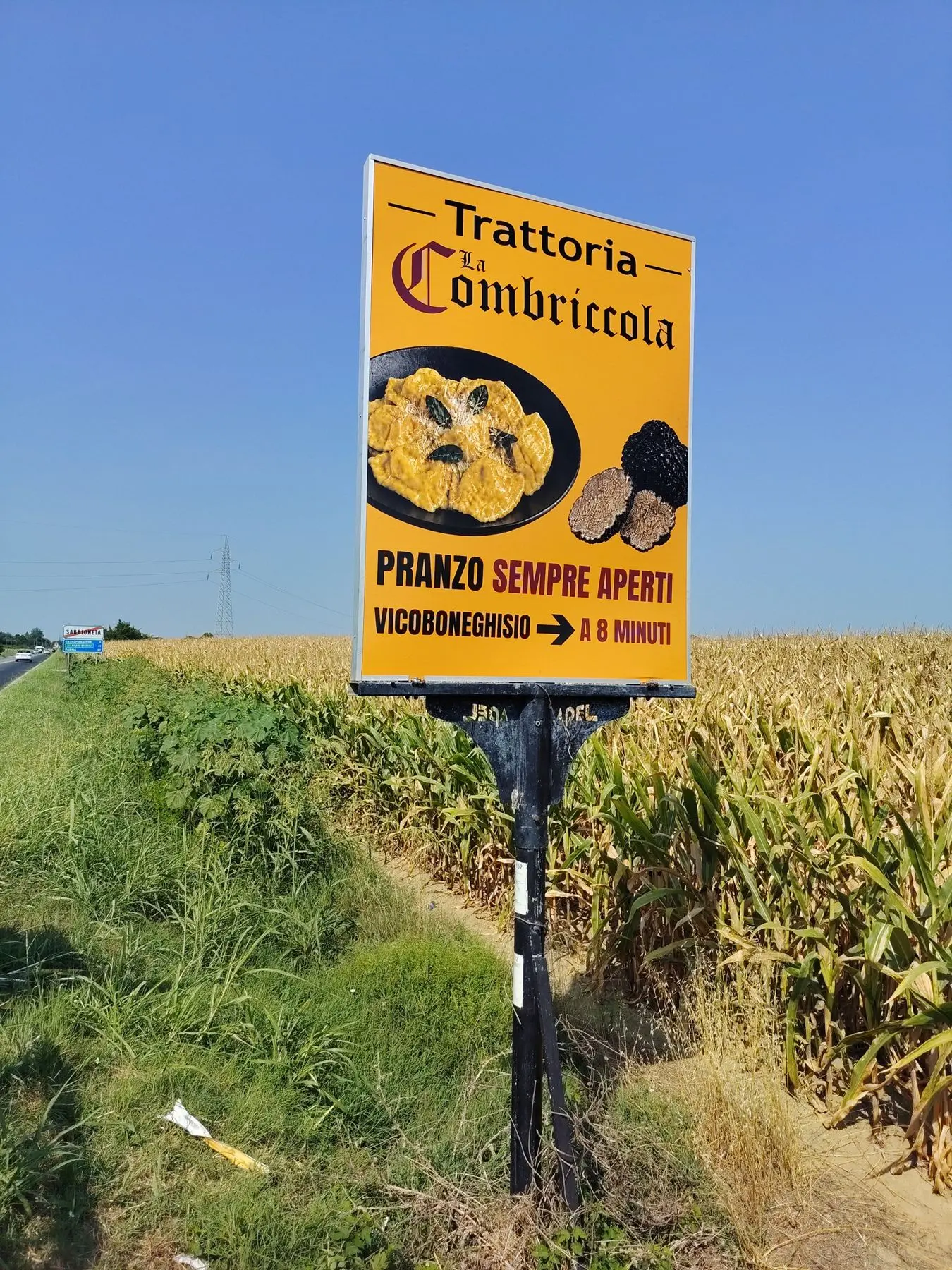 Cartello Trattoria La Combriccola: pranzo sempre aperti