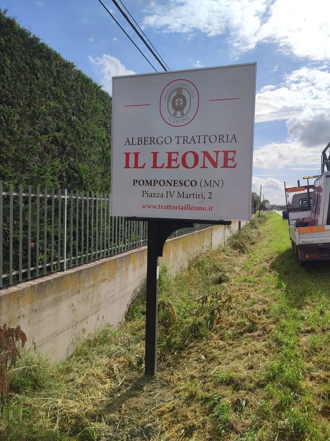 Cartello pubblicitario Albergo Trattoria Il Leone, Pomponesco (MN)