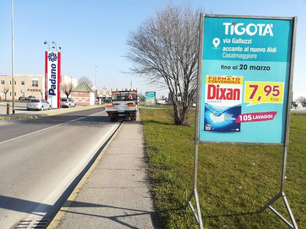 Cavalletti pubblicitari per le offerte Tigotà a Casalmaggiore (CR)