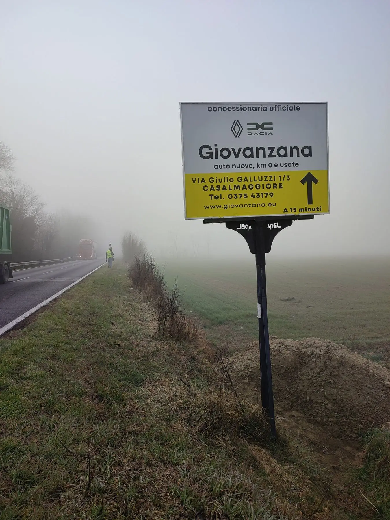 Preinsegna Giovanzana nella nebbia, Casalmaggiore (CR)