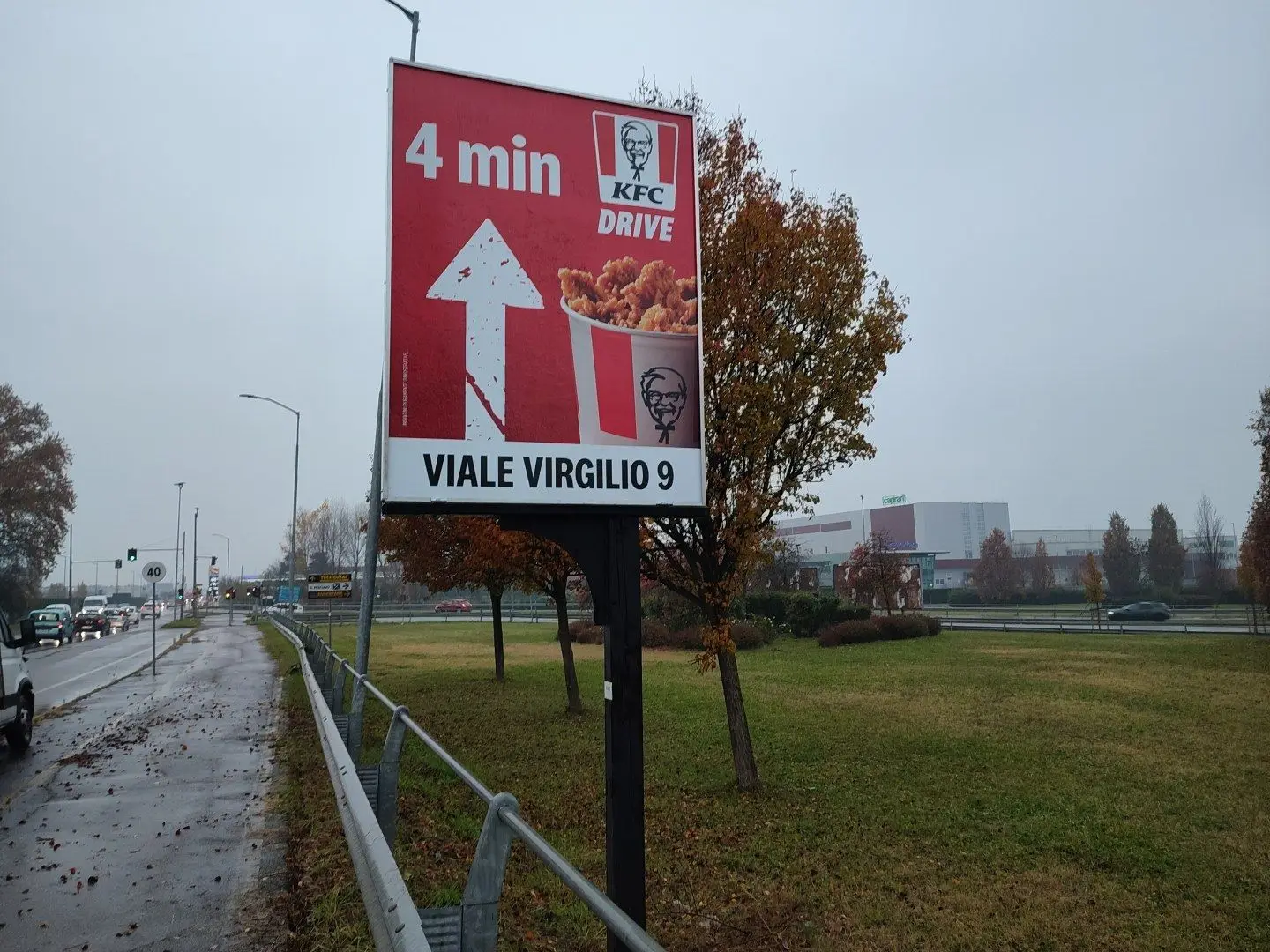 Preinsegna KFC Drive in viale Virgilio