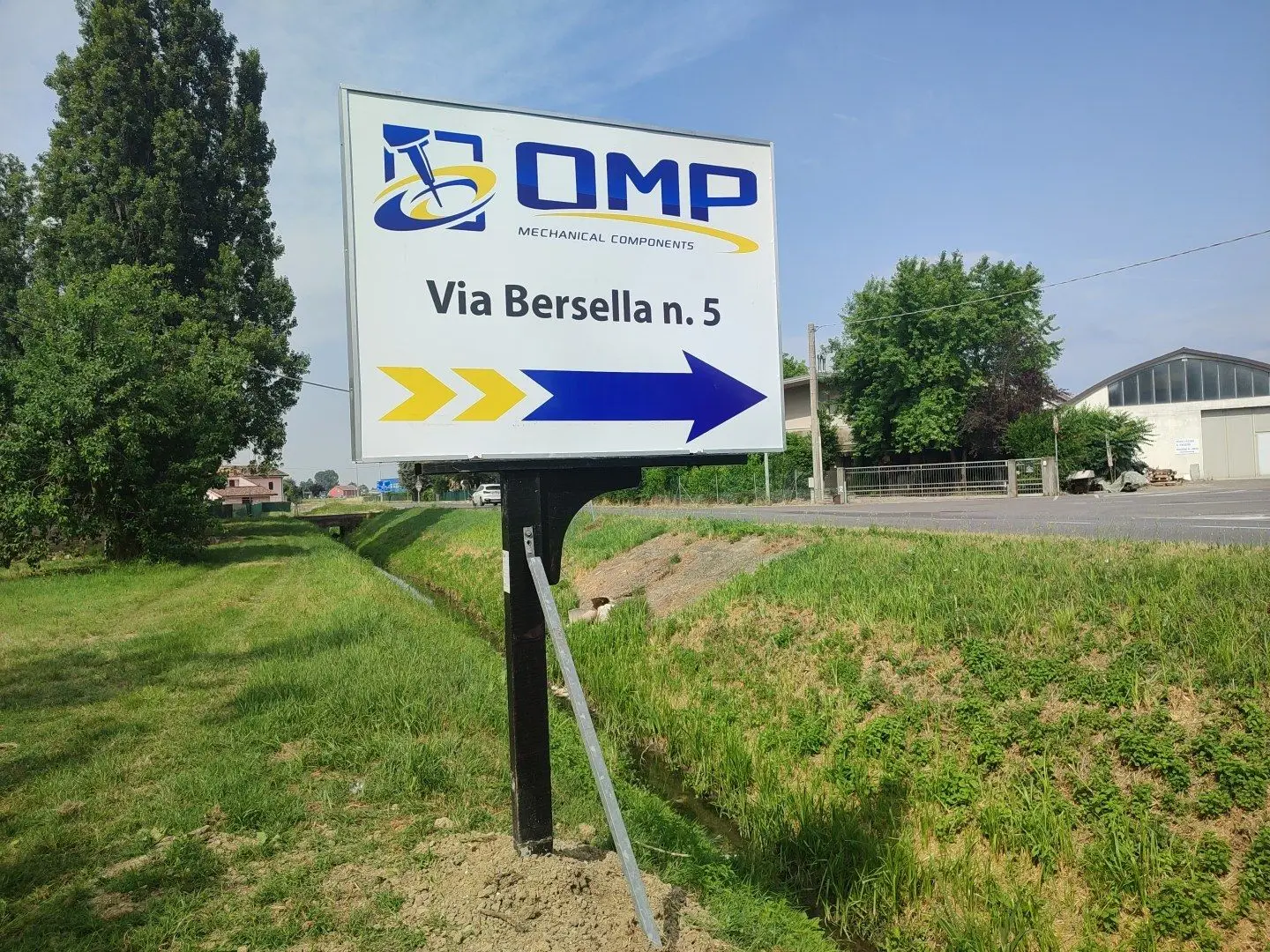 Freccia OMP verso via Bersella